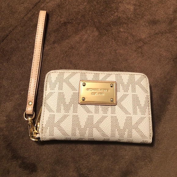 Michael Kors wristlet - Picture 1 of 3